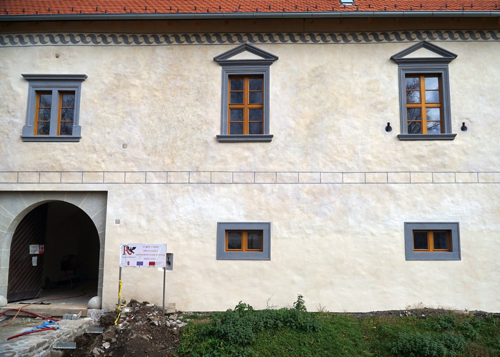 Fasády a vybrané časti interiéru – kaštieľ Borša